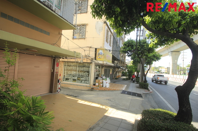 อาคารพาณิชย์สุขสวัสดิ์ บางปะแก้วดาวคะนอง ใกล้ถนนใหญ่เดินเข้าออกได้ รถไฟฟ้าบางปะแก้ว 3ชั้น 16วา รูปที่ดินถุงเงินถุงทอง อยู่อาศัย โกดังเก็บของ