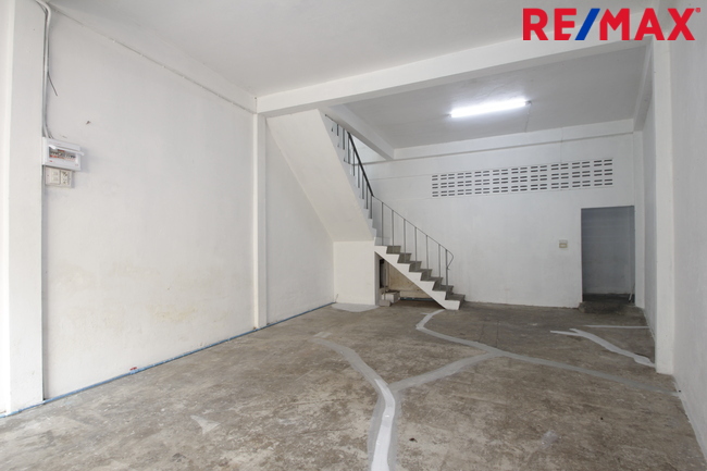 อาคารพาณิชย์สุขสวัสดิ์ บางปะแก้วดาวคะนอง ใกล้ถนนใหญ่เดินเข้าออกได้ รถไฟฟ้าบางปะแก้ว 3ชั้น 16วา รูปที่ดินถุงเงินถุงทอง อยู่อาศัย โกดังเก็บของ