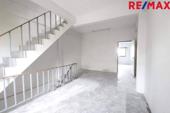 อาคารพาณิชย์สุขสวัสดิ์ ประชาอุทิศ สุขนิเวศน์2 ทำเลค้าขาย เปิดสำนักงาน ริมถนนเมนหน้าโครงการก่อนเข้าหมู่บ้าน ห้องริมระหว่างตึก ใกล้บิ๊กซีสุขสวัสดิ์ สะพานภูมิพล1-2