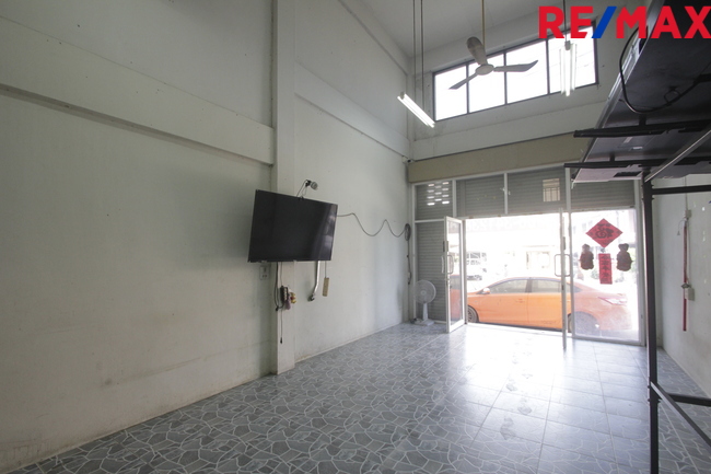 อาคารพาณิชย์สุขสวัสดิ์ ประชาอุทิศ สุขนิเวศน์2 ทำเลค้าขาย เปิดสำนักงาน ริมถนนเมนหน้าโครงการก่อนเข้าหมู่บ้าน ห้องริมระหว่างตึก ใกล้บิ๊กซีสุขสวัสดิ์ สะพานภูมิพล1-2