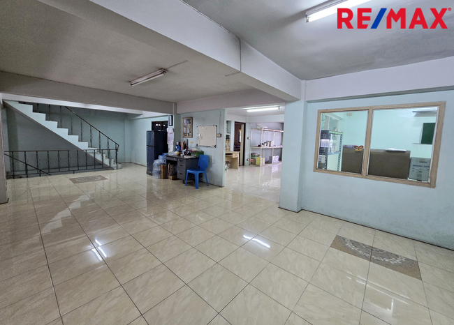 ขายอาคารพาณิชย์ 3.5 ชั้น 3 คูหา พระราม 2 ซอยสะแกงาม 35/3 พื้นที่ใหญ่ เหมาะทำธุรกิจ