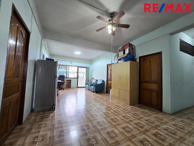 ขายอาคารพาณิชย์ 3.5 ชั้น 3 คูหา พระราม 2 ซอยสะแกงาม 35/3 พื้นที่ใหญ่ เหมาะทำธุรกิจ