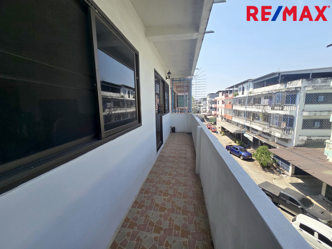 ขายอาคารพาณิชย์ 3.5 ชั้น 3 คูหา พระราม 2 ซอยสะแกงาม 35/3 พื้นที่ใหญ่ เหมาะทำธุรกิจ