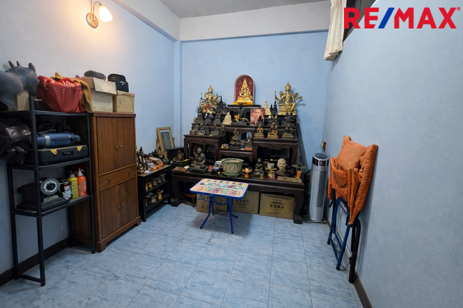 ขายอาคารพาณิชย์ 3.5 ชั้น 3 คูหา พระราม 2 ซอยสะแกงาม 35/3 พื้นที่ใหญ่ เหมาะทำธุรกิจ