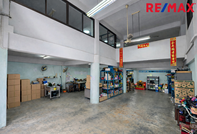 ขายอาคารพาณิชย์ 3.5 ชั้น 3 คูหา พระราม 2 ซอยสะแกงาม 35/3 พื้นที่ใหญ่ เหมาะทำธุรกิจ