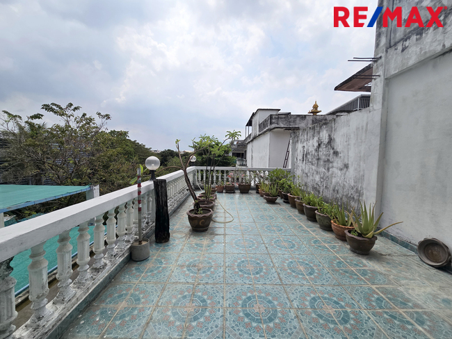 ขายอาคารพาณิชย์ 3.5 ชั้น 3 คูหา พระราม 2 ซอยสะแกงาม 35/3 พื้นที่ใหญ่ เหมาะทำธุรกิจ