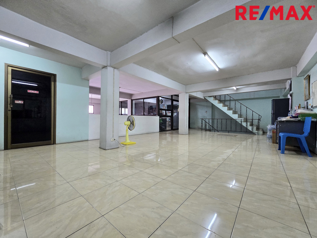 ขายอาคารพาณิชย์ 3.5 ชั้น 3 คูหา พระราม 2 ซอยสะแกงาม 35/3 พื้นที่ใหญ่ เหมาะทำธุรกิจ