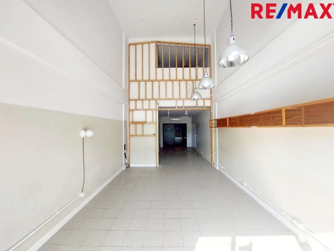 ขายด่วน! อทาวน์โฮม 3.5 ชั้น ทำเลค้าขาย @ สิริ อเวนิว เพชรเกษม 81