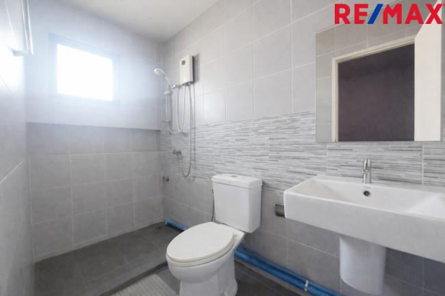 ขายด่วน! อทาวน์โฮม 3.5 ชั้น ทำเลค้าขาย @ สิริ อเวนิว เพชรเกษม 81