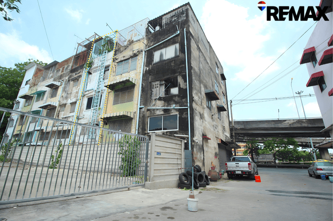 อาคารพาณิชย์ติดถนนพระราม 2 ทำเลค้าขาย ใกล้ทางด่วน ราคาพิเศษเพียง 4.3 ล้าน