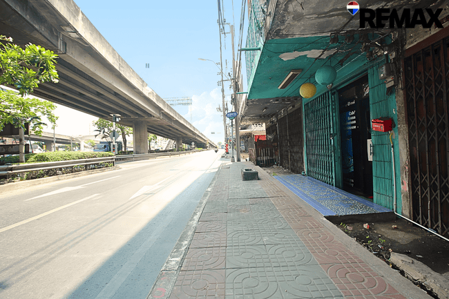 อาคารพาณิชย์ติดถนนพระราม 2 ทำเลค้าขาย ใกล้ทางด่วน ราคาพิเศษเพียง 4.3 ล้าน