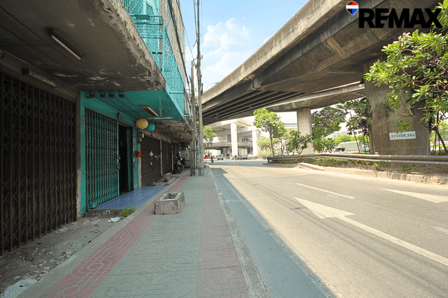 อาคารพาณิชย์ติดถนนพระราม 2 ทำเลค้าขาย ใกล้ทางด่วน ราคาพิเศษเพียง 4.3 ล้าน