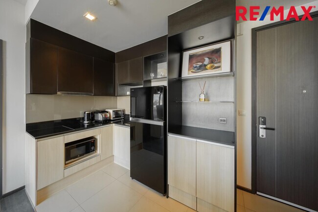 ขายคอนโดสุขุมวิท 𝗘𝗱𝗴𝗲 𝗦𝘂𝗸𝗵𝘂𝗺𝘃𝗶𝘁 𝟮𝟯 (ห้องมุม) วิวดี แต่งสวย ราคาดีที่สุด ติด BTS อโศก และ MRT สุขุมวิท