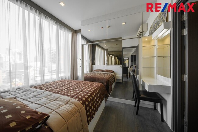 ขายคอนโดสุขุมวิท 𝗘𝗱𝗴𝗲 𝗦𝘂𝗸𝗵𝘂𝗺𝘃𝗶𝘁 𝟮𝟯 (ห้องมุม) วิวดี แต่งสวย ราคาดีที่สุด ติด BTS อโศก และ MRT สุขุมวิท