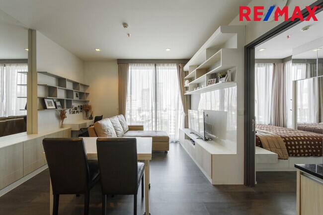 ขายคอนโดสุขุมวิท 𝗘𝗱𝗴𝗲 𝗦𝘂𝗸𝗵𝘂𝗺𝘃𝗶𝘁 𝟮𝟯 (ห้องมุม) วิวดี แต่งสวย ราคาดีที่สุด ติด BTS อโศก และ MRT สุขุมวิท