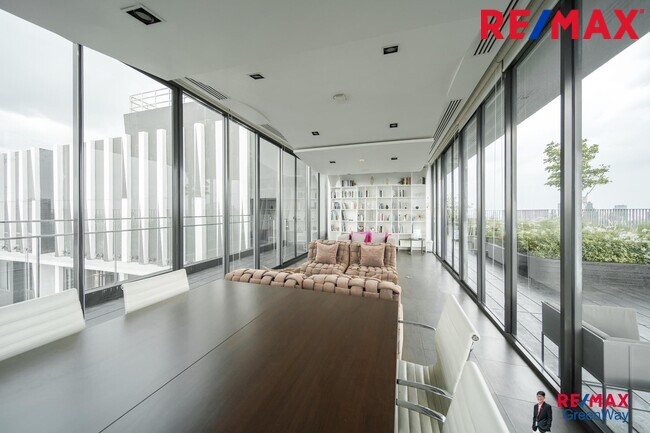 ขายคอนโดสุขุมวิท 𝗘𝗱𝗴𝗲 𝗦𝘂𝗸𝗵𝘂𝗺𝘃𝗶𝘁 𝟮𝟯 (ห้องมุม) วิวดี แต่งสวย ราคาดีที่สุด ติด BTS อโศก และ MRT สุขุมวิท