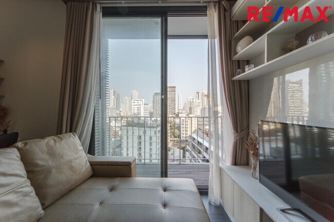 ขายคอนโดสุขุมวิท 𝗘𝗱𝗴𝗲 𝗦𝘂𝗸𝗵𝘂𝗺𝘃𝗶𝘁 𝟮𝟯 (ห้องมุม) วิวดี แต่งสวย ราคาดีที่สุด ติด BTS อโศก และ MRT สุขุมวิท