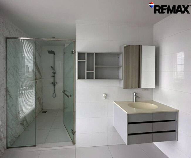 (New Listing! รับฟังข้อเสนอ! ) Rhythm Sukhumvit 44/1 (2 ห้องนอน 1 ห้องน้ำ ติด BTS พระโขนง ขายพร้อมผู้เช่า รับรายได้ทันที!!