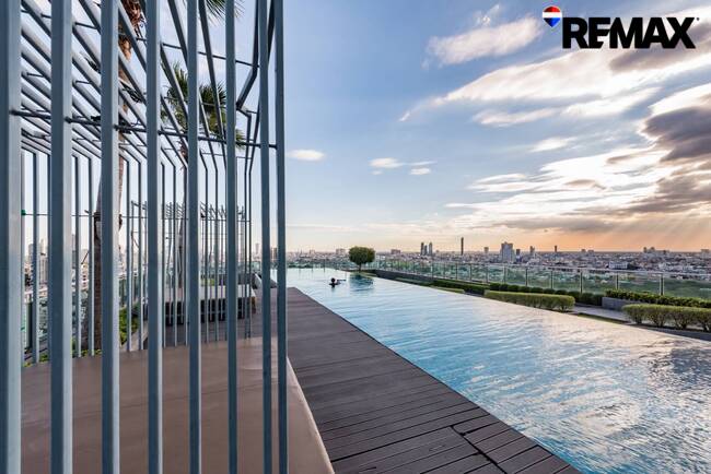 Centric Sathon-St.Louise ห้อง Duplex 1 ห้องนอนใหญ่ (Rare) และที่มีที่จอดรถ Fixed อยู่ชั้น 1