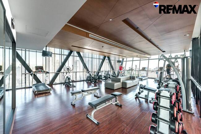 Centric Sathon-St.Louise ห้อง Duplex 1 ห้องนอนใหญ่ (Rare) และที่มีที่จอดรถ Fixed อยู่ชั้น 1