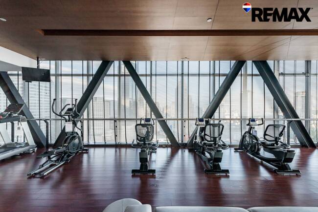 Centric Sathon-St.Louise ห้อง Duplex 1 ห้องนอนใหญ่ (Rare) และที่มีที่จอดรถ Fixed อยู่ชั้น 1