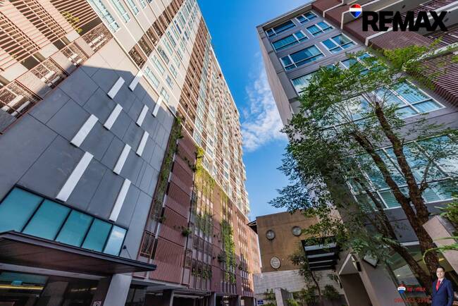 Centric Sathon-St.Louise ห้อง Duplex 1 ห้องนอนใหญ่ (Rare) และที่มีที่จอดรถ Fixed อยู่ชั้น 1