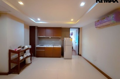 คอนโด J.W. City Ratchada 32 (เจ ดับบลิว ซิตี้ รัชดาภิเษก 32) ตรงข้ามศาลอาญารัชดา พื้นที่ 51.90 ตารางเมตร 2 ห้องนอน 2 ห้องน้ำ 1 ครัว ห้องมุม พร้อมที่จอดรถ 100% เป็นที่จอดประจำ 1 ห้องต่อ 1 คัน