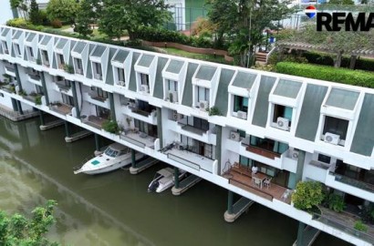 "ตรีทศ ซิตี้ มารีน่า" [Tridhos City Marina] 322ตร.ม. 4 ชั้น จอดรถ + จอดเรือหน้าห้องได้ ห้องทำใหม่ทั้งหมดแล้ว (Fully Renovated) (Pet Friendly)*