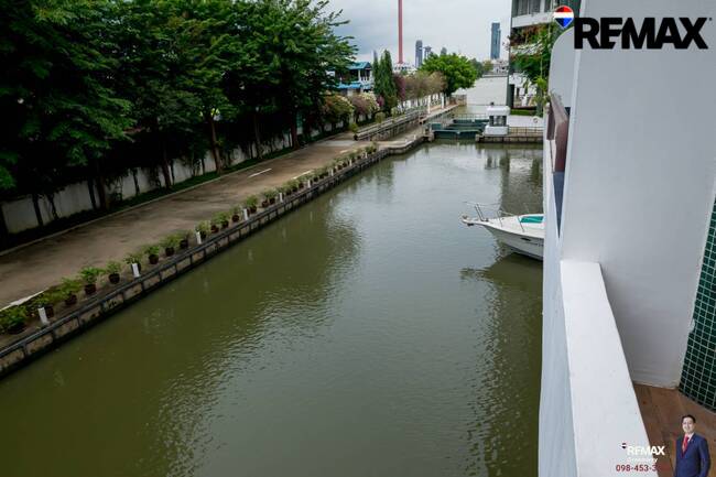 "ตรีทศ ซิตี้ มารีน่า" [Tridhos City Marina] 322ตร.ม. 4 ชั้น จอดรถ + จอดเรือหน้าห้องได้ ห้องทำใหม่ทั้งหมดแล้ว (Fully Renovated) (Pet Friendly)*