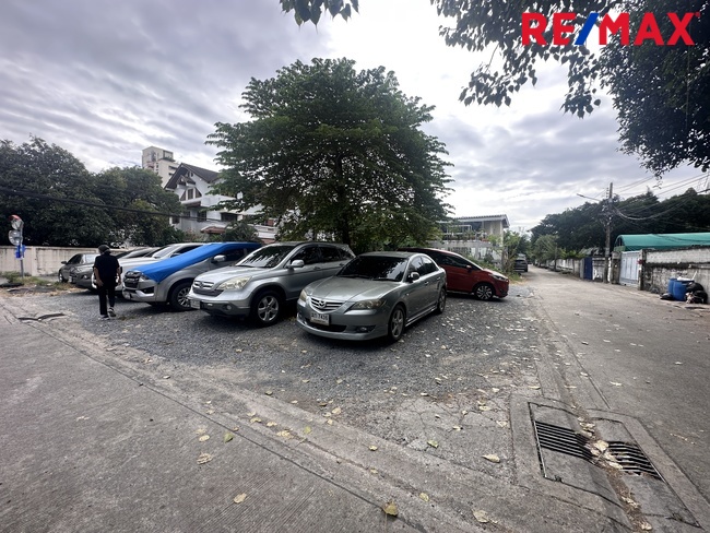 ที่ดินแปลงมุม ลาดพร้าว 34 แยก 1 — แปลงสวยที่สุดในย่านนี้ หันทิศมงคล เหมาะสร้างบ้านหรือโฮมออฟฟิศ เนื้อที่ดิน 106 ตรว.