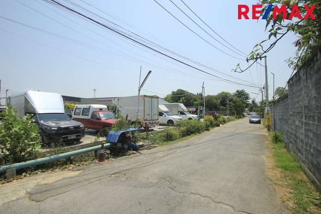 ที่ดินพุทธมณฑลสาย2 ทวีวัฒนา-กาญจนาภิเษก15 ใกล้พระเทพตัดใหม่ หมู่บ้านสินพัฒนาธานี ที่ดินสร้างบ้านถมแล้ว แปลงมุมสวย 100วา เดินทางสะดวกได้หลายเส้นทาง