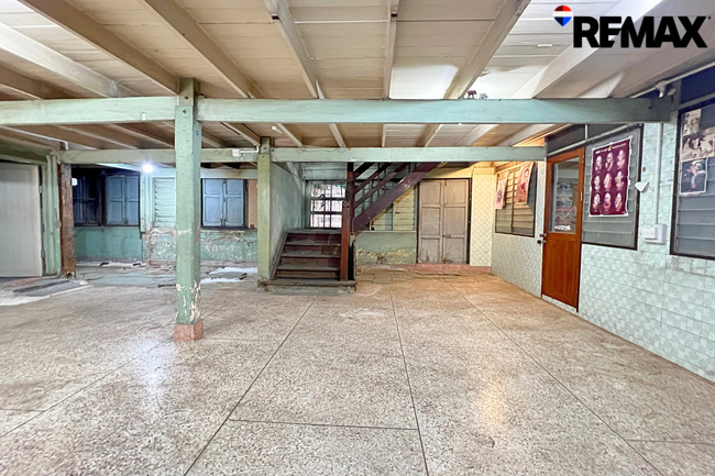 ที่ดินอิสรภาพ 15 ติด ม.ราชภัฏบ้านสมเด็จฯ 81 ตร.ว. ทำเลหายาก ราคาพิเศษ 9.8 ล้าน