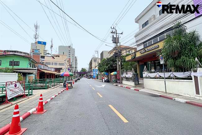 ที่ดินอิสรภาพ 15 ติด ม.ราชภัฏบ้านสมเด็จฯ 81 ตร.ว. ทำเลหายาก ราคาพิเศษ 9.8 ล้าน