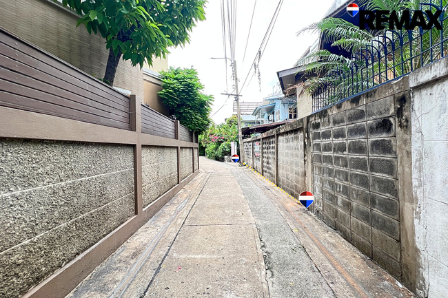 ที่ดินอิสรภาพ 15 ติด ม.ราชภัฏบ้านสมเด็จฯ 81 ตร.ว. ทำเลหายาก ราคาพิเศษ 9.8 ล้าน