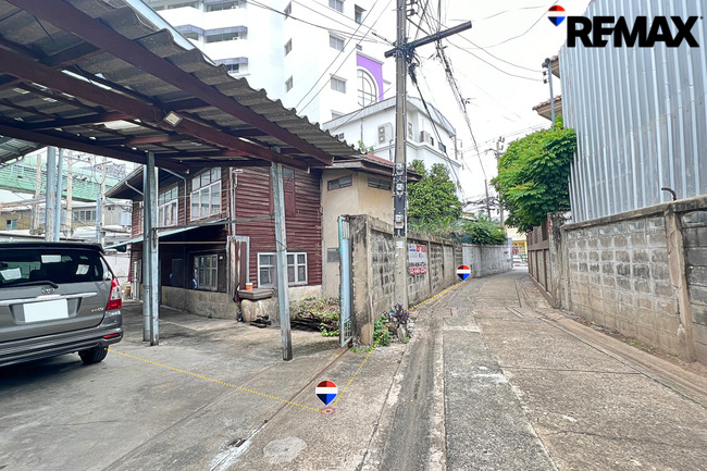 ที่ดินอิสรภาพ 15 ติด ม.ราชภัฏบ้านสมเด็จฯ 81 ตร.ว. ทำเลหายาก ราคาพิเศษ 9.8 ล้าน