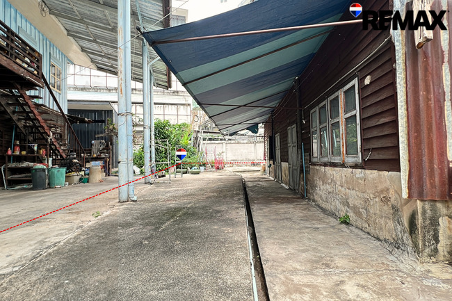 ที่ดินอิสรภาพ 15 ติด ม.ราชภัฏบ้านสมเด็จฯ 81 ตร.ว. ทำเลหายาก ราคาพิเศษ 9.8 ล้าน