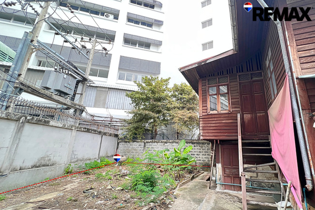 ที่ดินอิสรภาพ 15 ติด ม.ราชภัฏบ้านสมเด็จฯ 81 ตร.ว. ทำเลหายาก ราคาพิเศษ 9.8 ล้าน