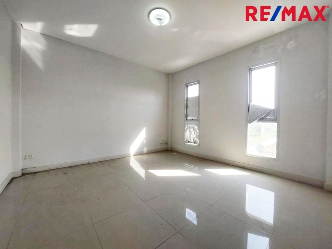 ขายโกดังพร้อมออฟฟิศสำนักงาน 2ชั้นครึ่ง โครงการหมื่นทรัพย์แลนด์