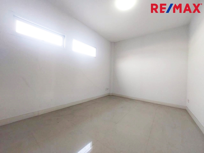 ขายโกดังพร้อมออฟฟิศสำนักงาน 2ชั้นครึ่ง โครงการหมื่นทรัพย์แลนด์