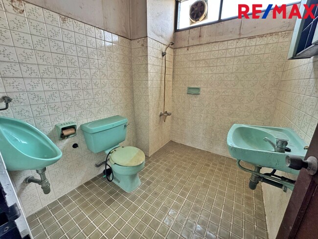 ขายอาคารสำนักงาน 5 ชั้น 2 คูหา ติดถนน วิภาวดีรังสิต เหมาะลงทุนทำคลินิก / HQ บริษัท ใกล้วิทยาลัยป้องกันราชอาณาจักร (วปอ.) และ มหาวิทยาลัยหอการค้าไทย