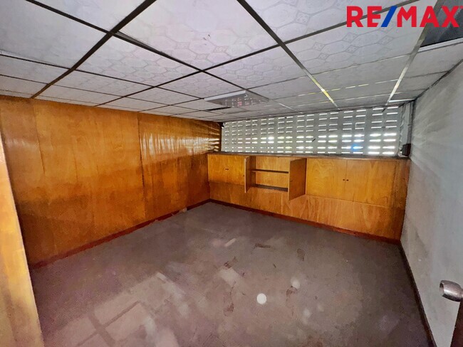 ขายอาคารสำนักงาน 5 ชั้น 2 คูหา ติดถนน วิภาวดีรังสิต เหมาะลงทุนทำคลินิก / HQ บริษัท ใกล้วิทยาลัยป้องกันราชอาณาจักร (วปอ.) และ มหาวิทยาลัยหอการค้าไทย