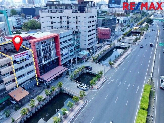 ขายอาคารสำนักงาน 5 ชั้น 2 คูหา ติดถนน วิภาวดีรังสิต เหมาะลงทุนทำคลินิก / HQ บริษัท ใกล้วิทยาลัยป้องกันราชอาณาจักร (วปอ.) และ มหาวิทยาลัยหอการค้าไทย