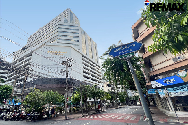 เช่าสำนักงาน อาคารจูเวลเลอรี่ เซ็นเตอร์ ถนนนเรศ สุรวงศ์ บางรัก ชั้น 32 Private penthouse ราคาดีที่สุด ราคาค่าเช่า : 123,000 บาท ต่อเดือน (เฉลี่ยตารางเมตรละ 170 บาท)