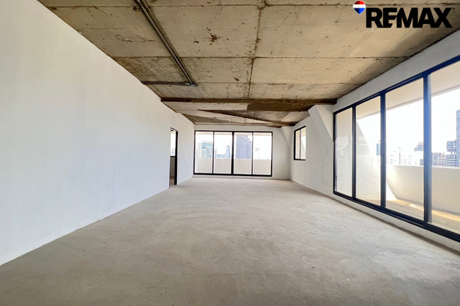 เช่าสำนักงาน อาคารจูเวลเลอรี่ เซ็นเตอร์ ถนนนเรศ สุรวงศ์ บางรัก ชั้น 32 Private penthouse ราคาดีที่สุด ราคาค่าเช่า : 123,000 บาท ต่อเดือน (เฉลี่ยตารางเมตรละ 170 บาท)