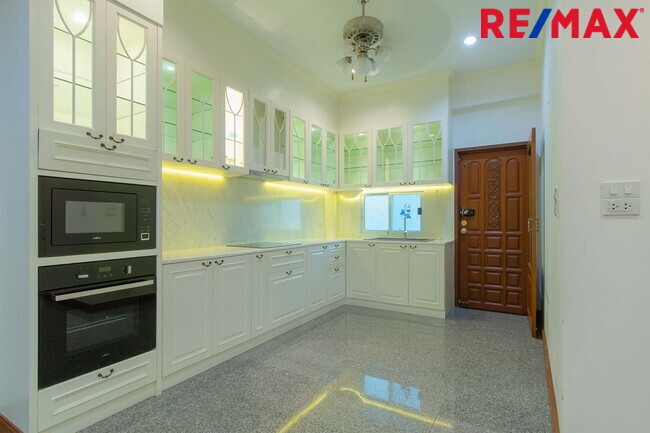 ขายบ้านเดี่ยวทุ่งครุ หมู่บ้านบ้านบุรีรมย์ ประชาอุทิศ