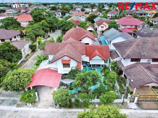 ขาย บ้านเดี่ยว บางแค หมู่บ้าน ภัสรี พุทธมณฑลสาย 2 หลังมุม 109 ตร.ว บ้านหลังใหญ่ มีเรือนรับรองหลังใหญ่ ใกล้เดอะมอลล์บางแค ใกล้ MRTหลักสอง