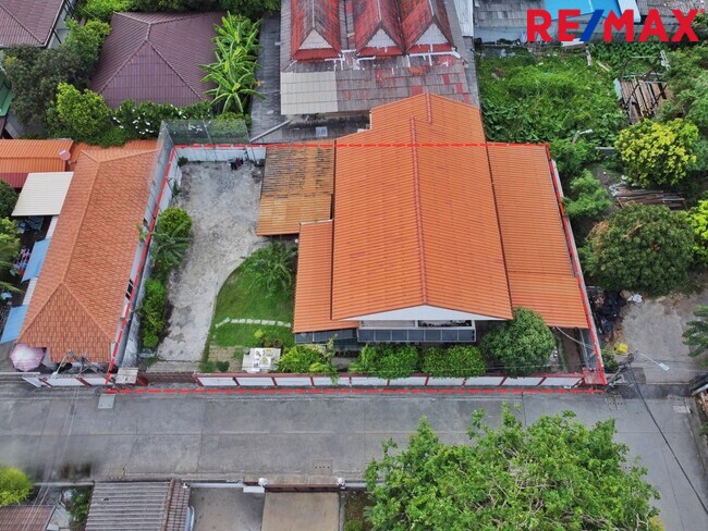 บ้านเดี่ยว ใกล้ MRT กระทรวงสาธารณสุข 140 ตร.วา ติวานนท์ 3 (พิชยนันท์ 9) เพียง 750 เมตร ทำเลดี เหมาะทำออฟฟิศ ศูนย์ดูแลผู้สูงอายุ หรืออยู่อาศัย