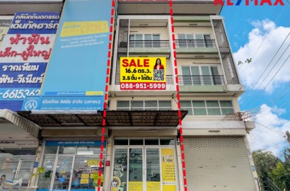 อาคารพาณิชย์ 3.5 ชั้น ติดถนนรัชดา-รามอินทรา (ปากซอยนวมินทร์ 74) มีชั้นใต้ดิน มีที่จอดรถ ทำเลดีเดินทางสะดวก เกษตรฯ - รามอินทรา - บางกะปิ - หลักสี่