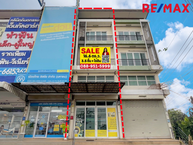 อาคารพาณิชย์ 3.5 ชั้น ติดถนนรัชดา-รามอินทรา (ปากซอยนวมินทร์ 74) มีชั้นใต้ดิน มีที่จอดรถ ทำเลดีเดินทางสะดวก เกษตรฯ - รามอินทรา - บางกะปิ - หลักสี่