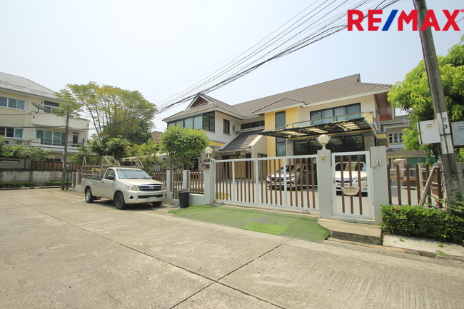 บ้านเดี่ยวภาณุปิ่นเกล้า ตลิ่งชัน อัศวพิเชษฐ์17 บ้านพร้อมอยู่ ตกแต่งต่อเติมแล้ว เฟอร์ แอร์ ทำเลเด่น บ้านหลังมุม 128.5 ตารางวา ใกล้ห้าง โรงพยาบาล ทางด่วน เดินทางสะดวก